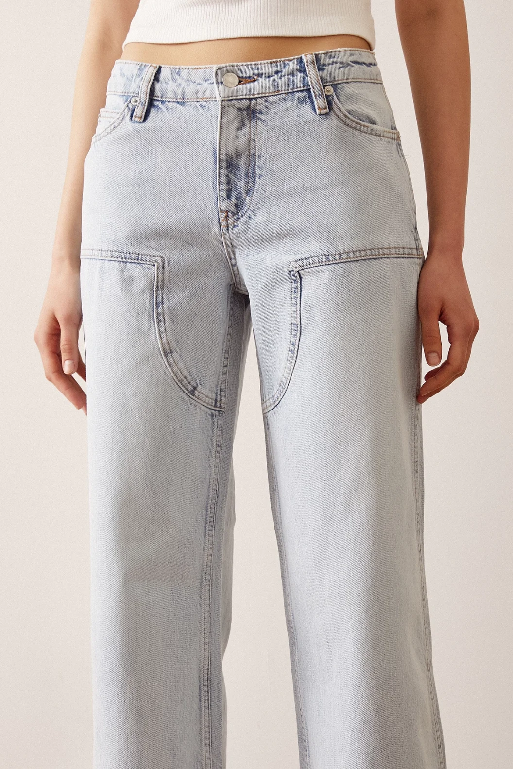 Röhrenförmige lockere Jeans in Eisblau