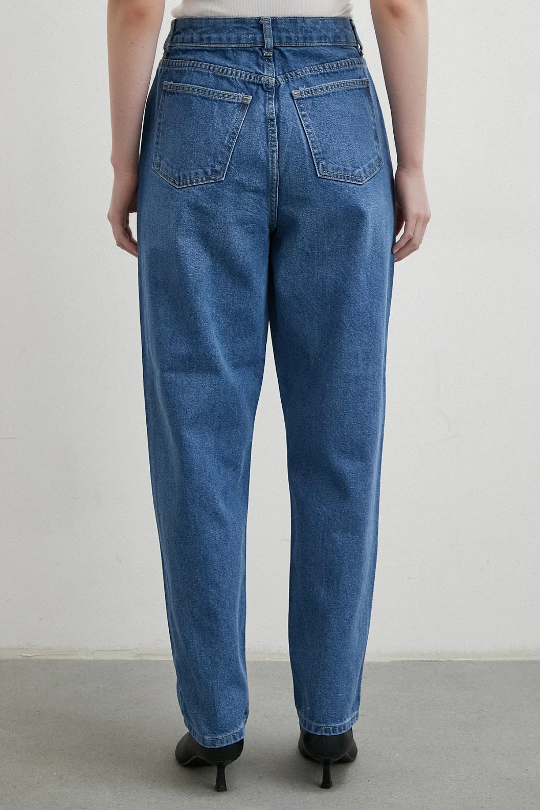 شورت جينز أنيق مطرز بالحجارة