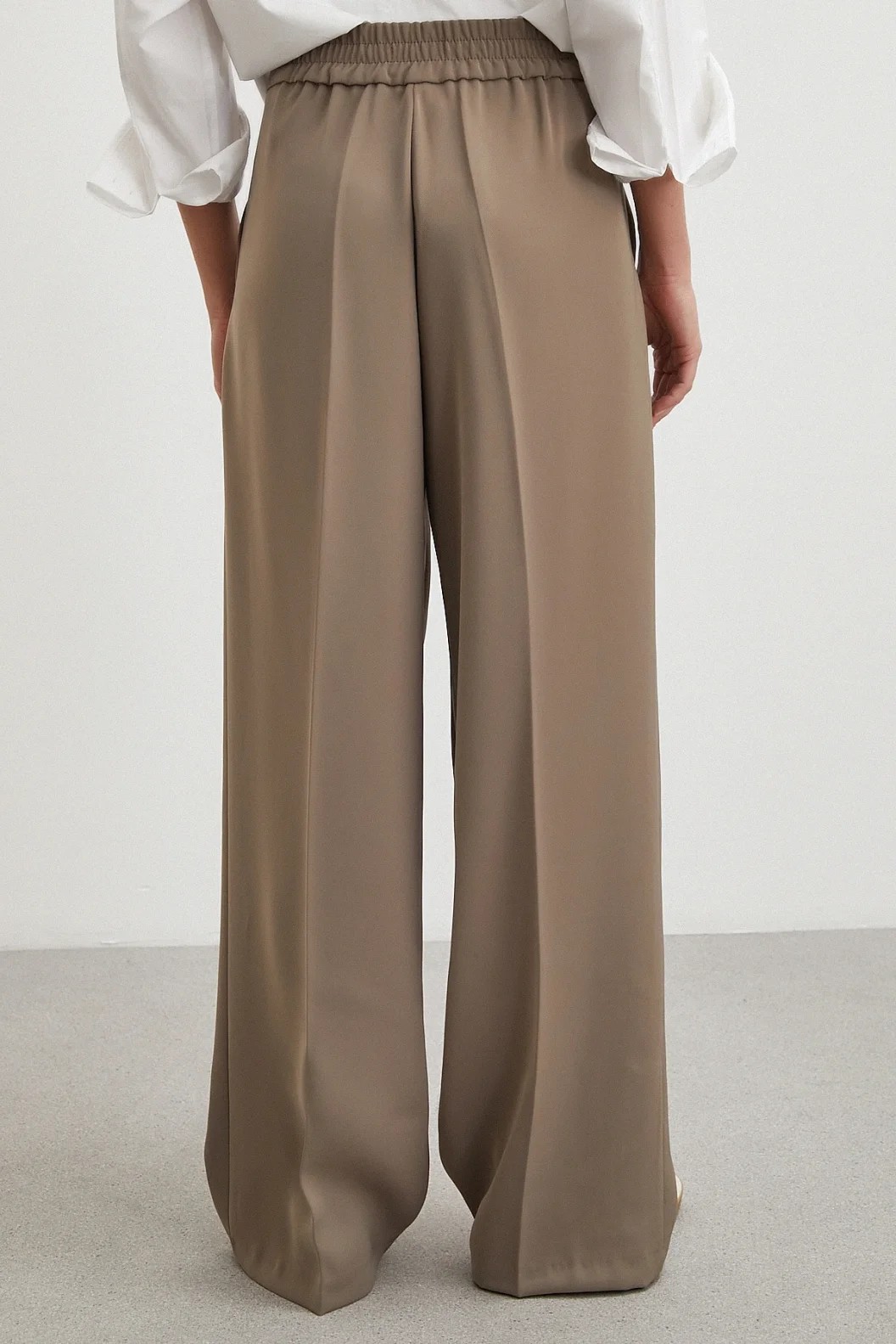 Beli Lastikli Pileli Geniş Paça Pantolon Vizon