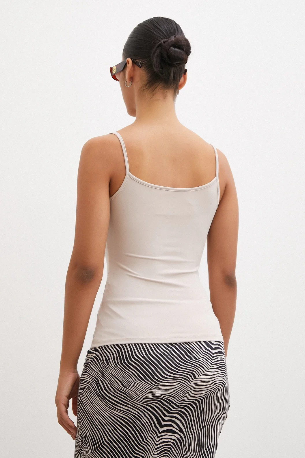 معطلك الذيل من الشمبانيا