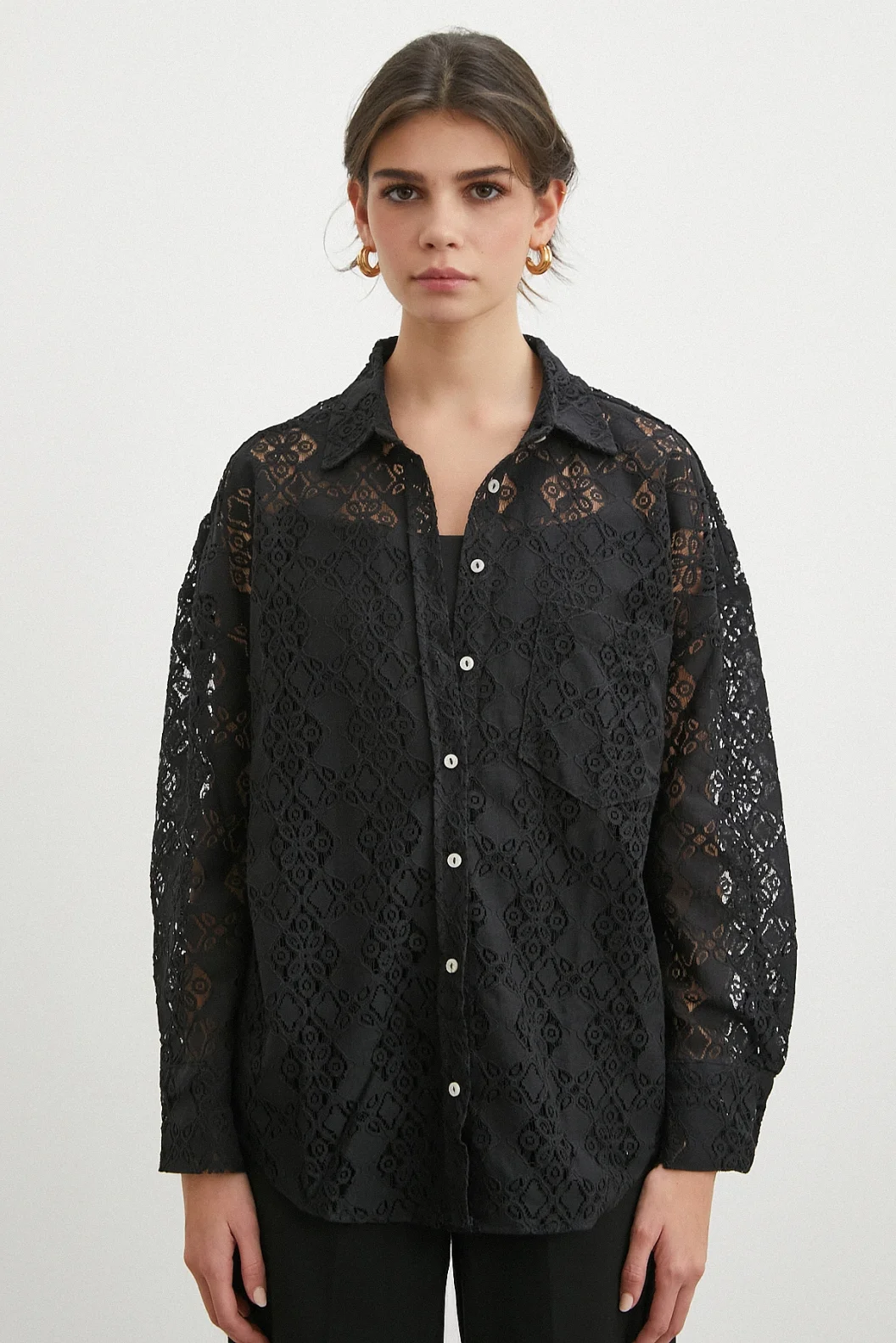 قميص دانتيل متنقل أسود