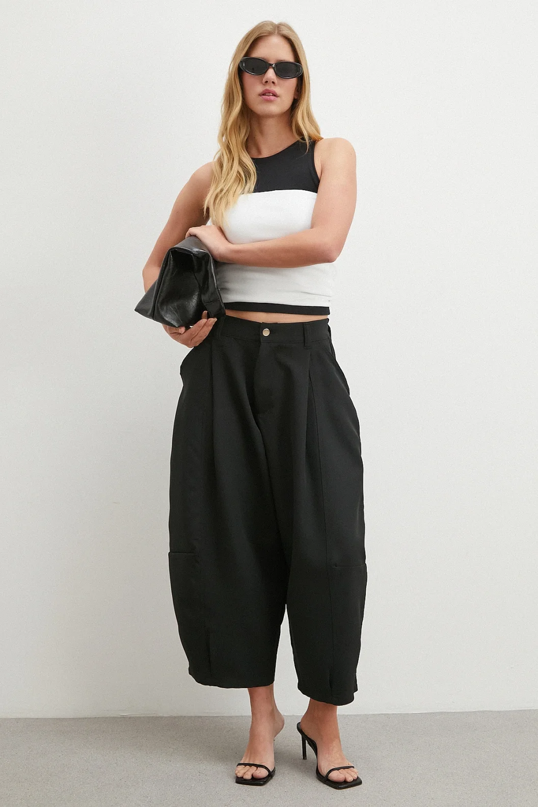 Paça Pileli Bol Kesim Pantolon Siyah