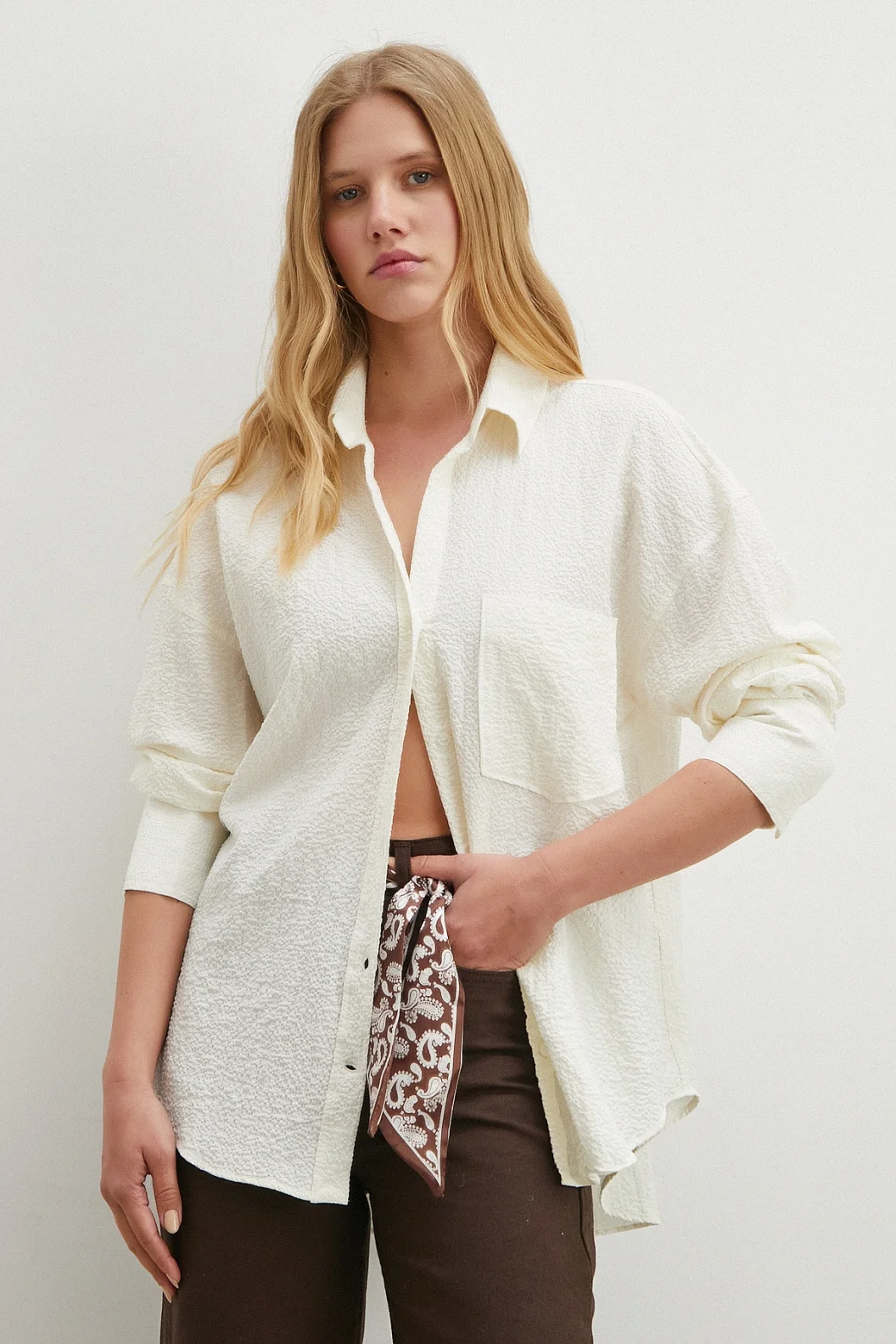 Kabartma Desenli Gömlek Ekru