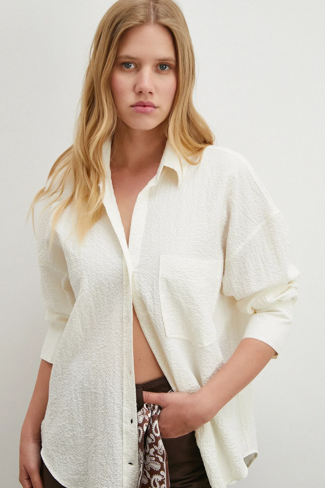 Kabartma Desenli Gömlek Ekru