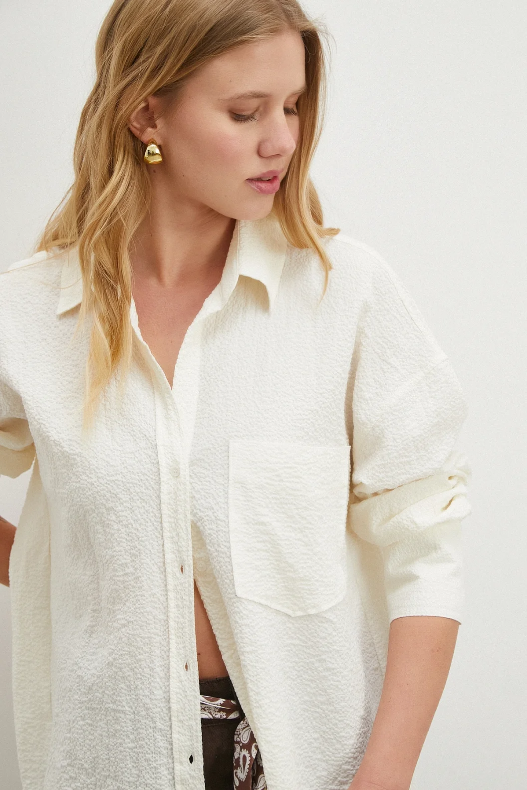 Kabartma Desenli Gömlek Ekru