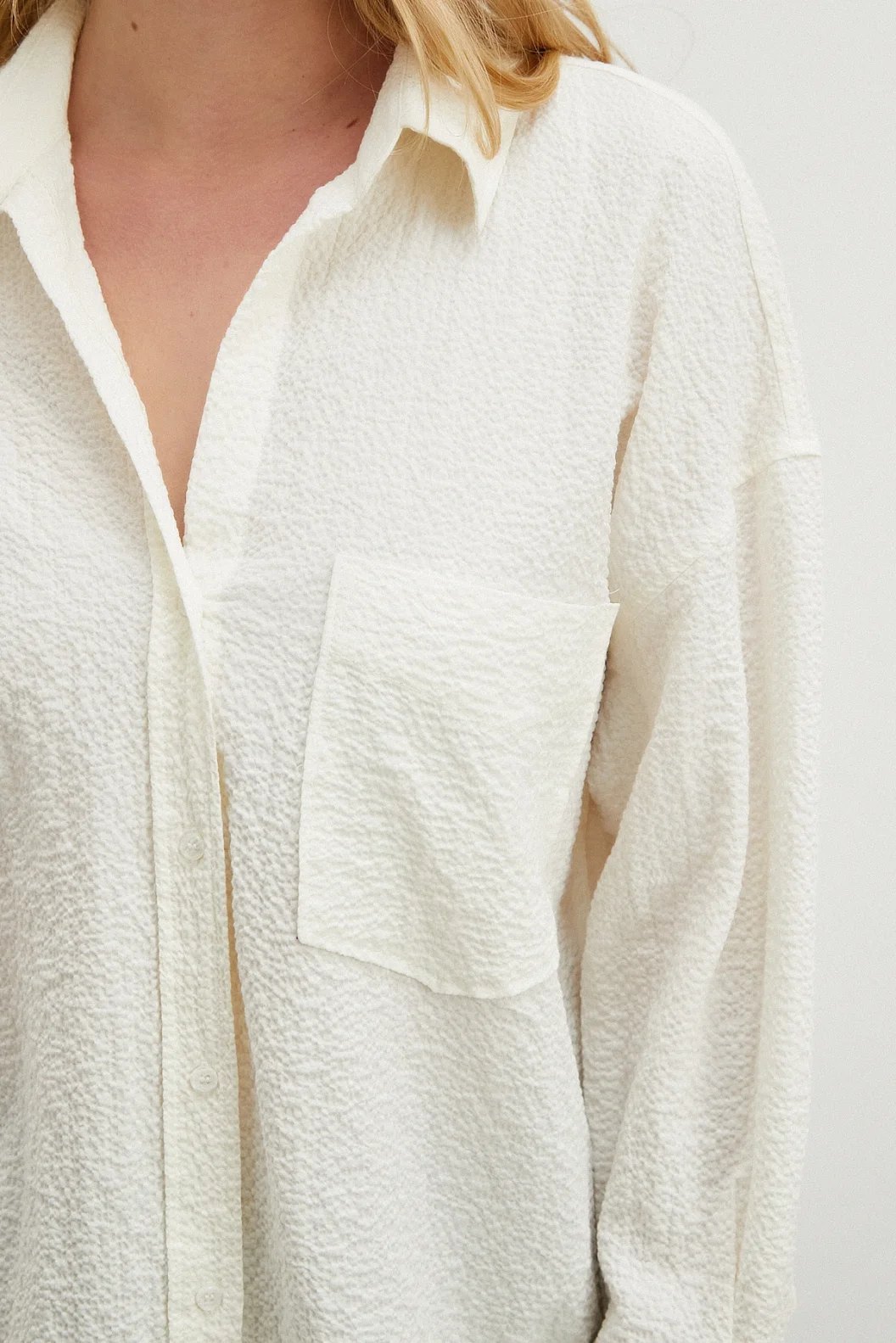 Kabartma Desenli Gömlek Ekru