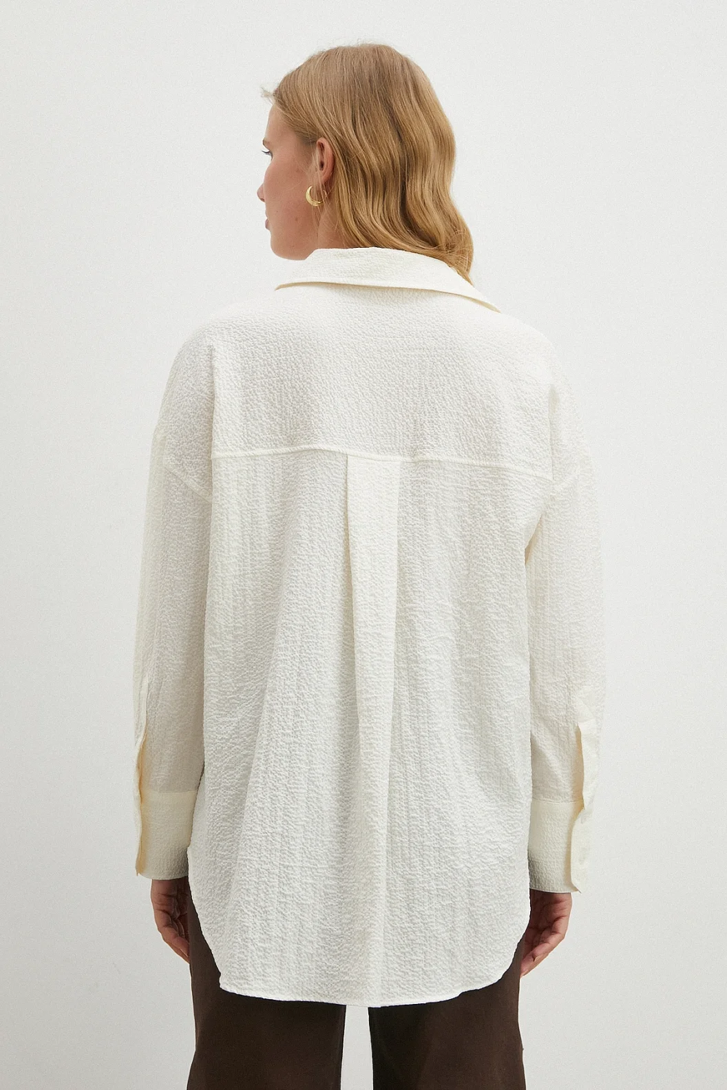 Kabartma Desenli Gömlek Ekru