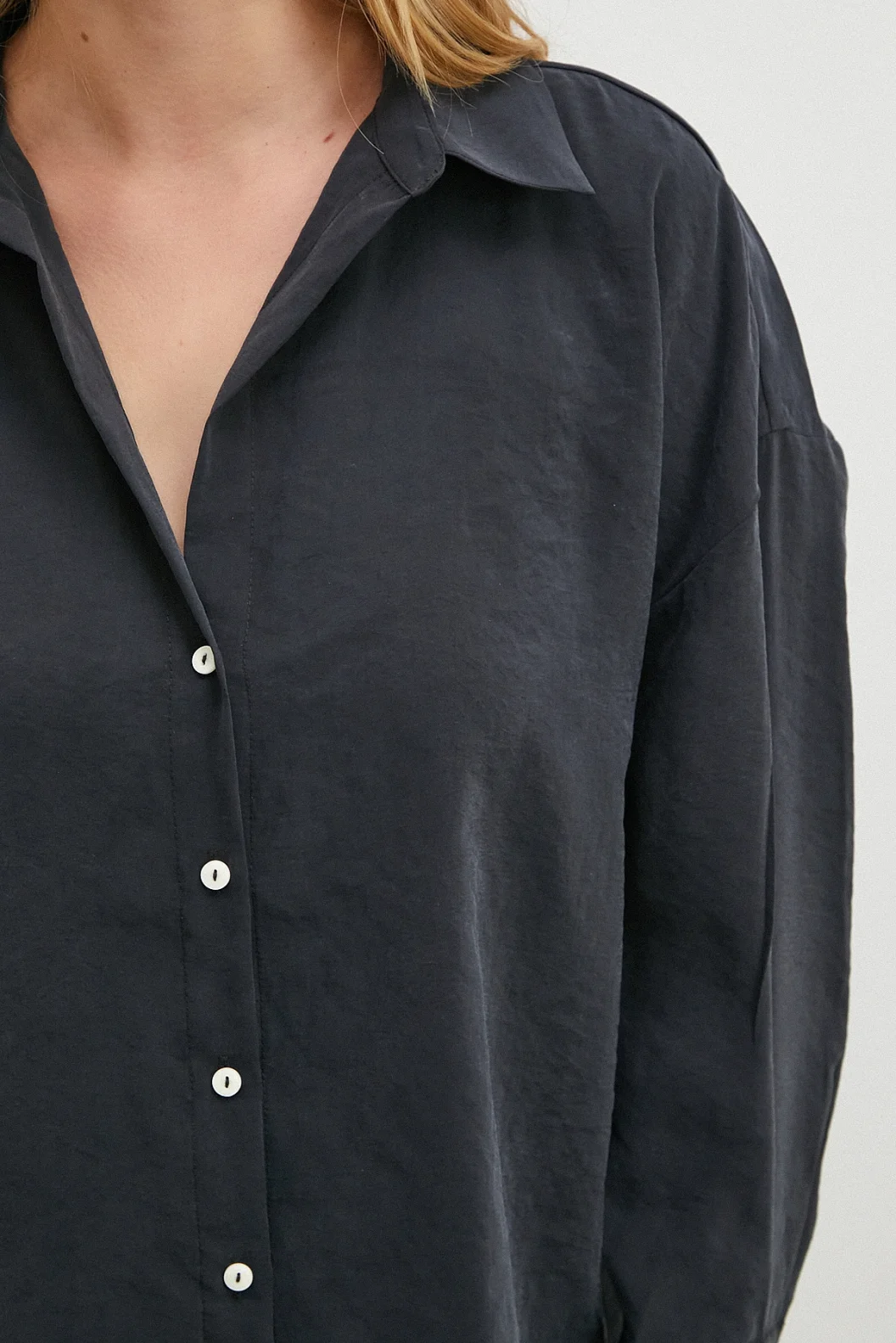 Modal V Yaka Gömlek Siyah