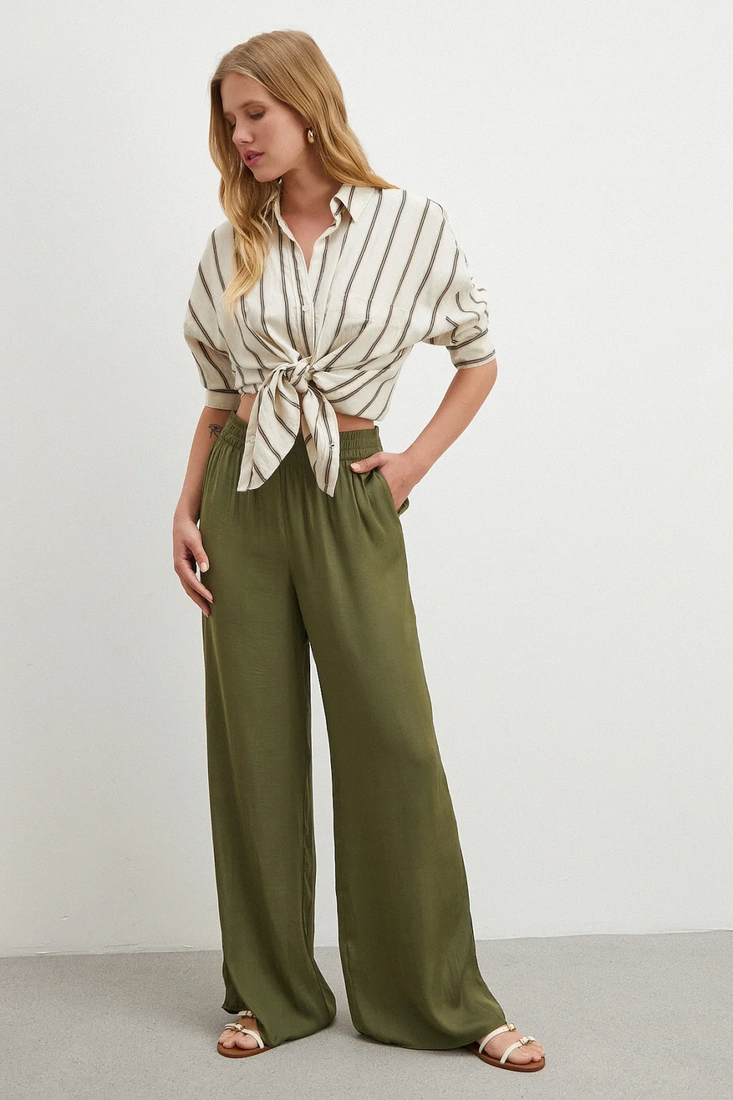 Beli Lastikli Dökümlü Geniş Paça Pantolon Haki