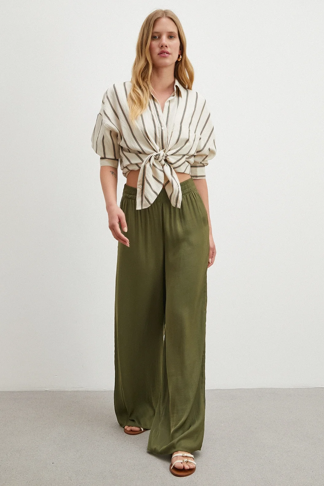 Beli Lastikli Dökümlü Geniş Paça Pantolon Haki