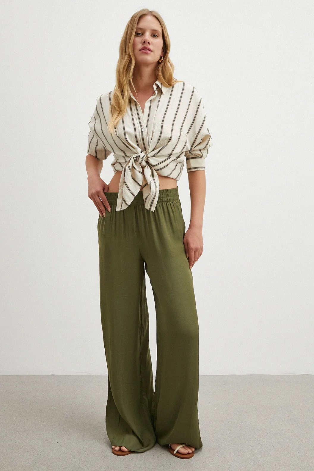 Beli Lastikli Dökümlü Geniş Paça Pantolon Haki