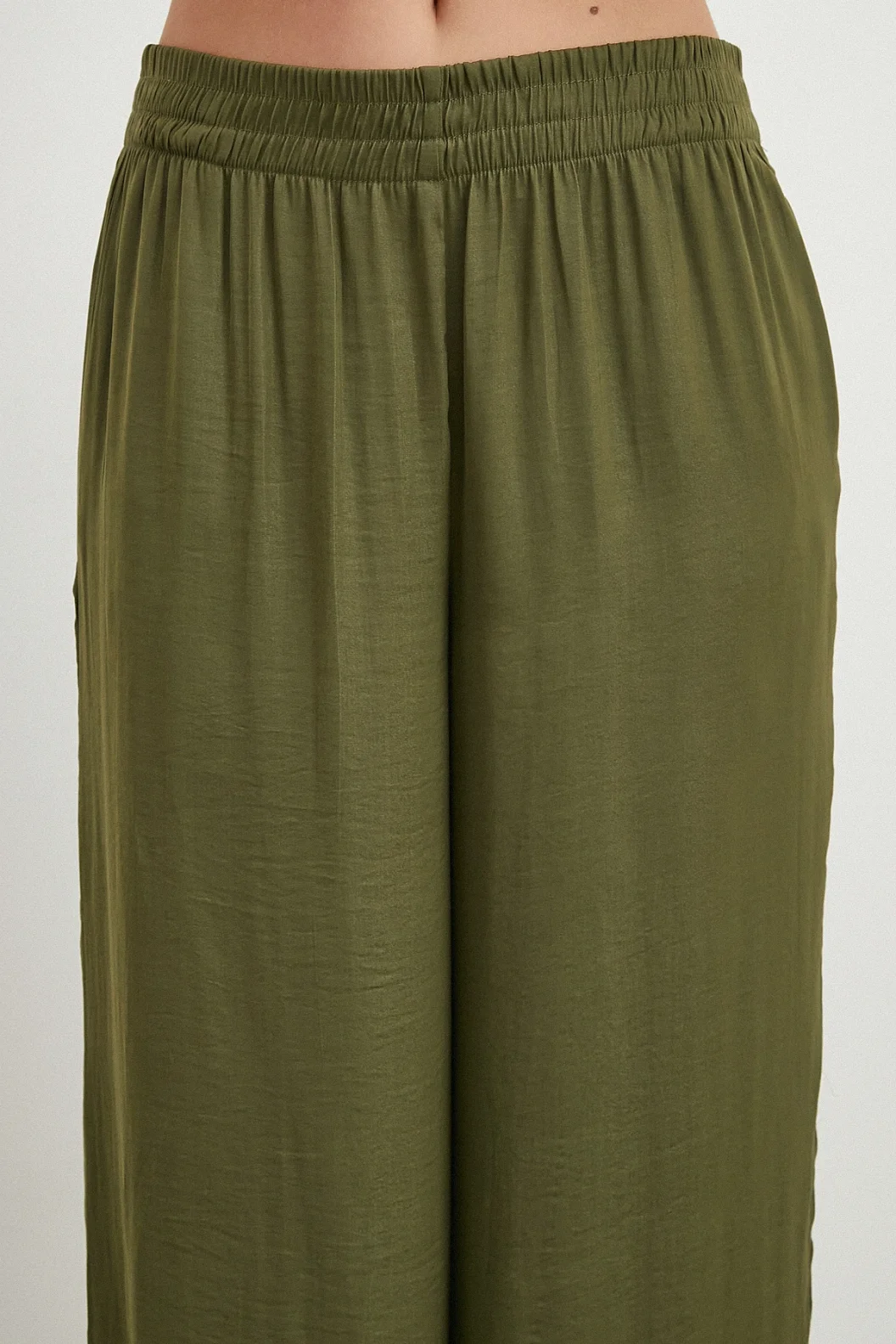 Beli Lastikli Dökümlü Geniş Paça Pantolon Haki