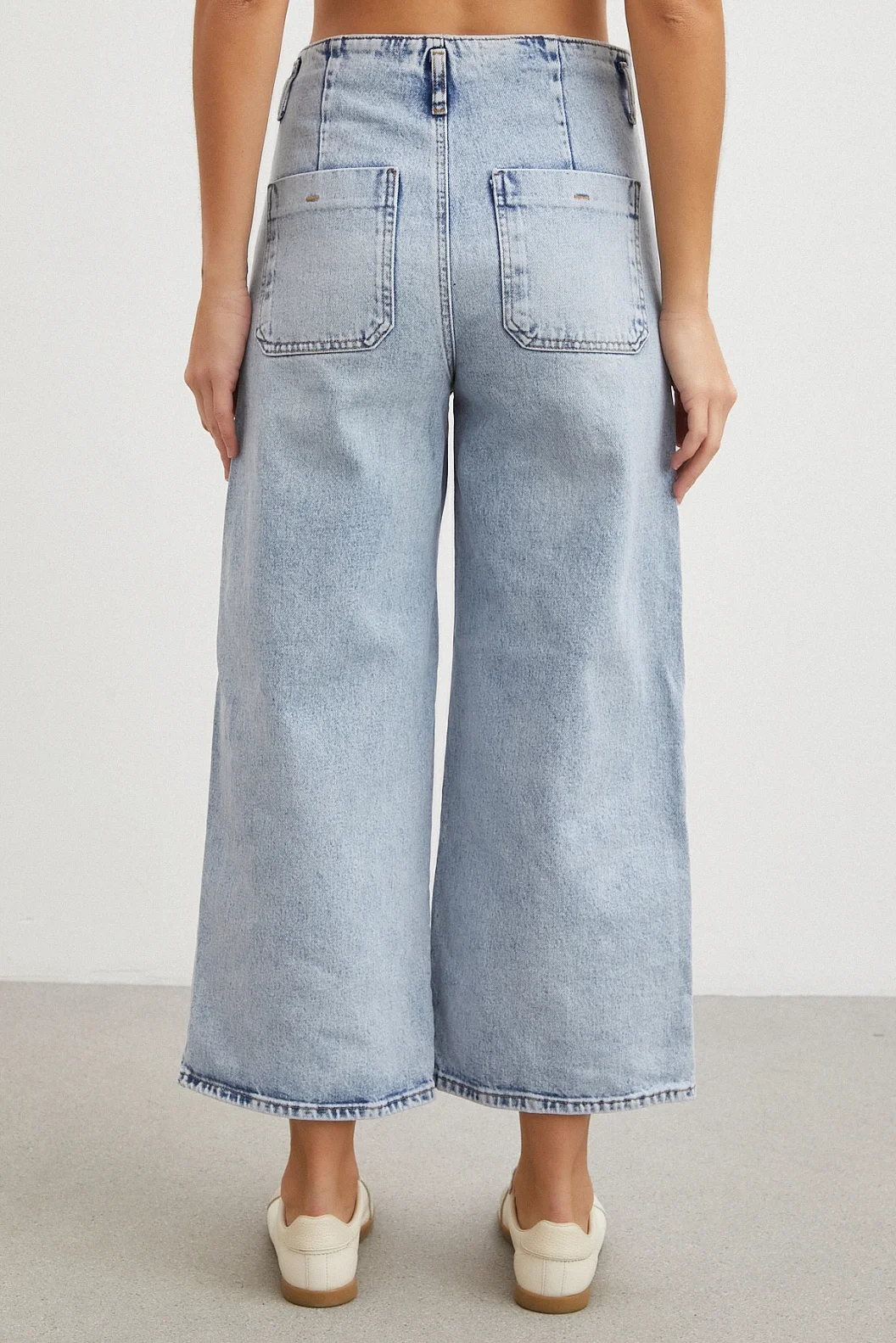 Önü Cepsiz Straight Jean Buz Mavisi