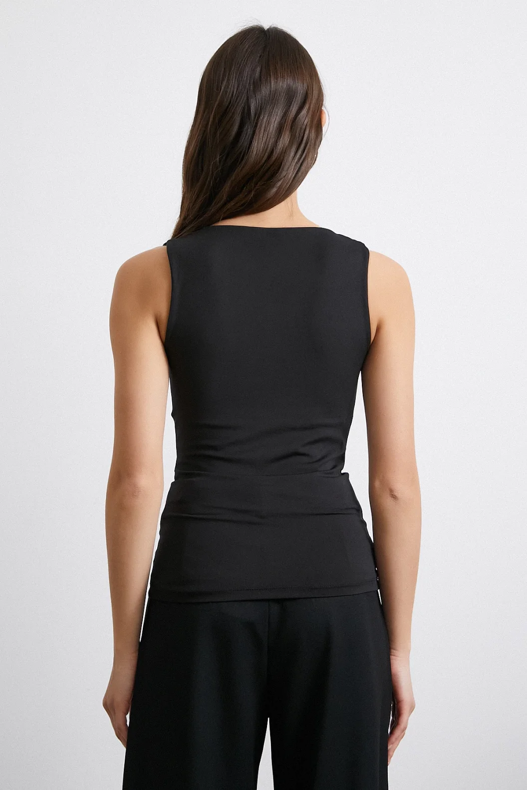 تي شيرت مبطن أسود