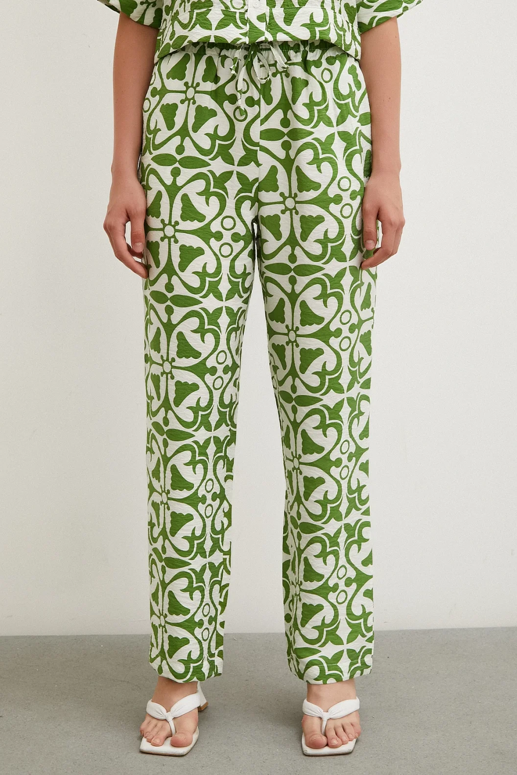 سروال بأساور أخضر بخصر مطاطي