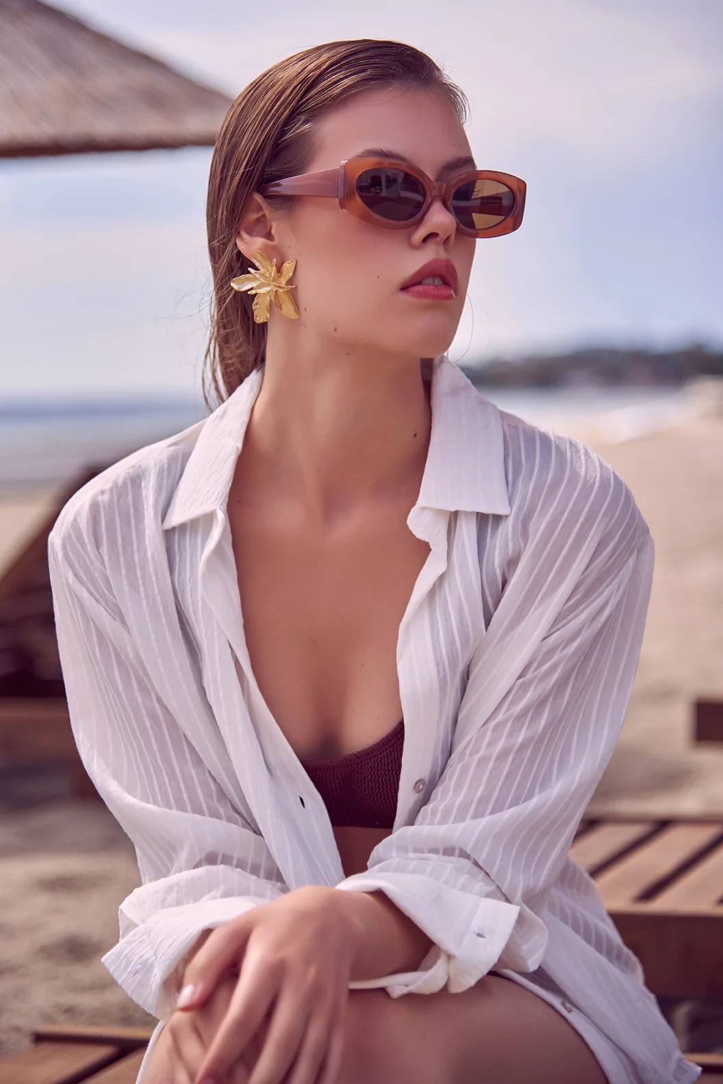 قميص مخطط أبيض