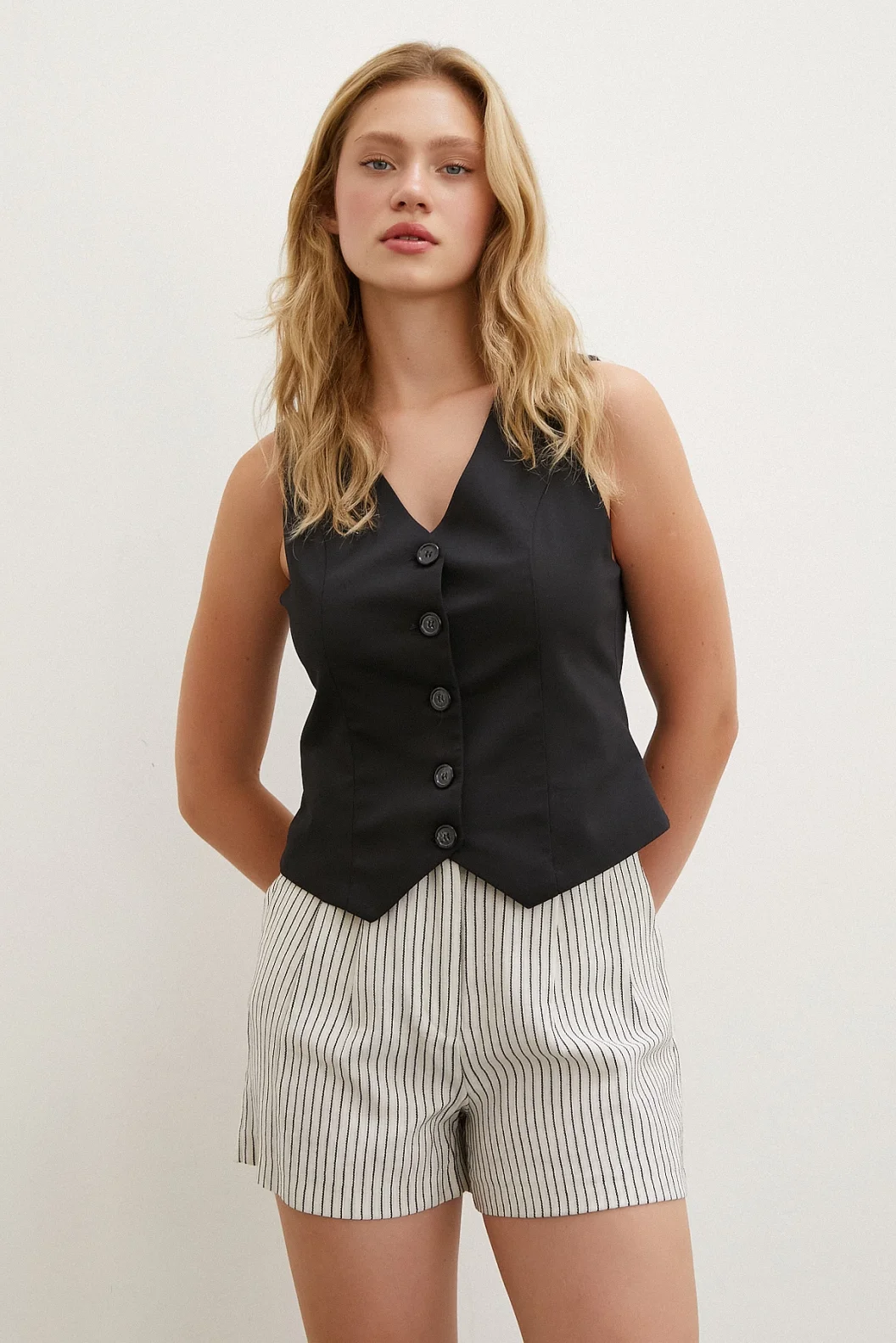 شورت بيج بجيب مخطط