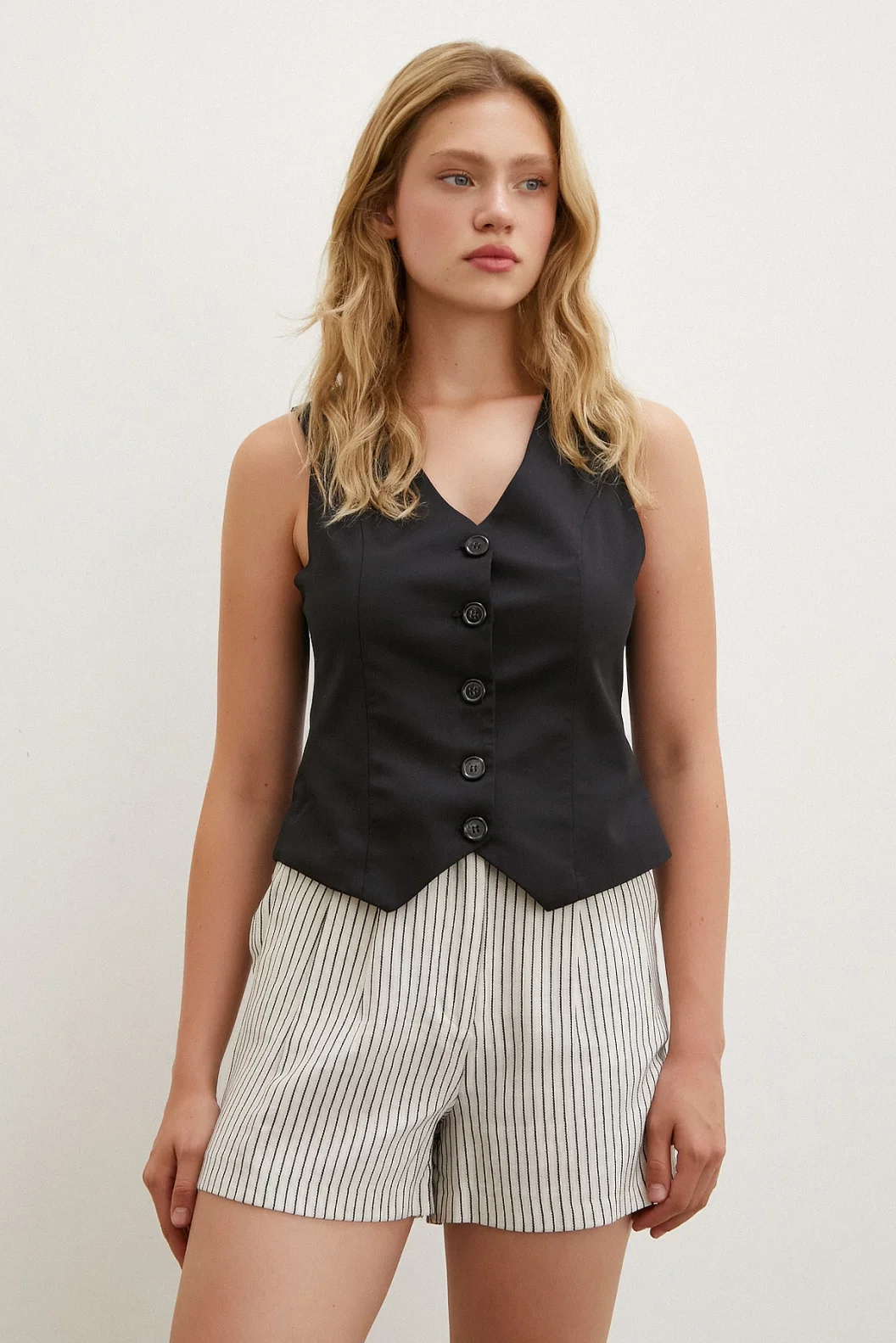 شورت بيج بجيب مخطط