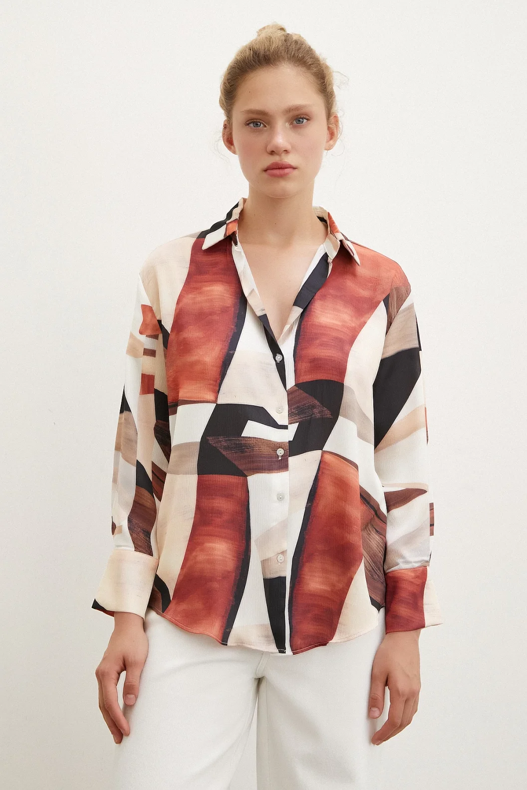 Bedrucktes V-Ausschnitt Hemd Braun