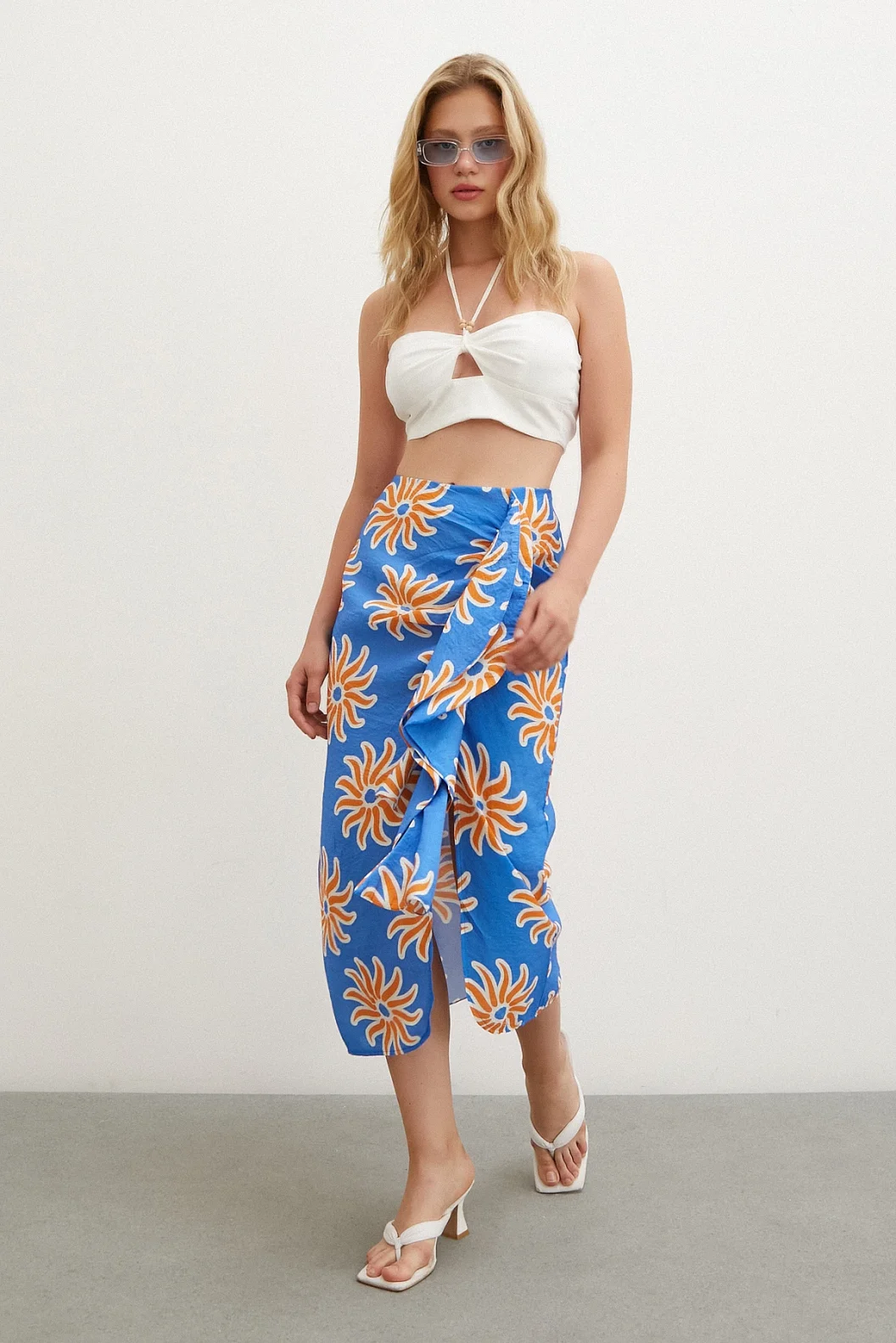 تنورة بتصميم مزين بالكشاكش اللون الأزرق