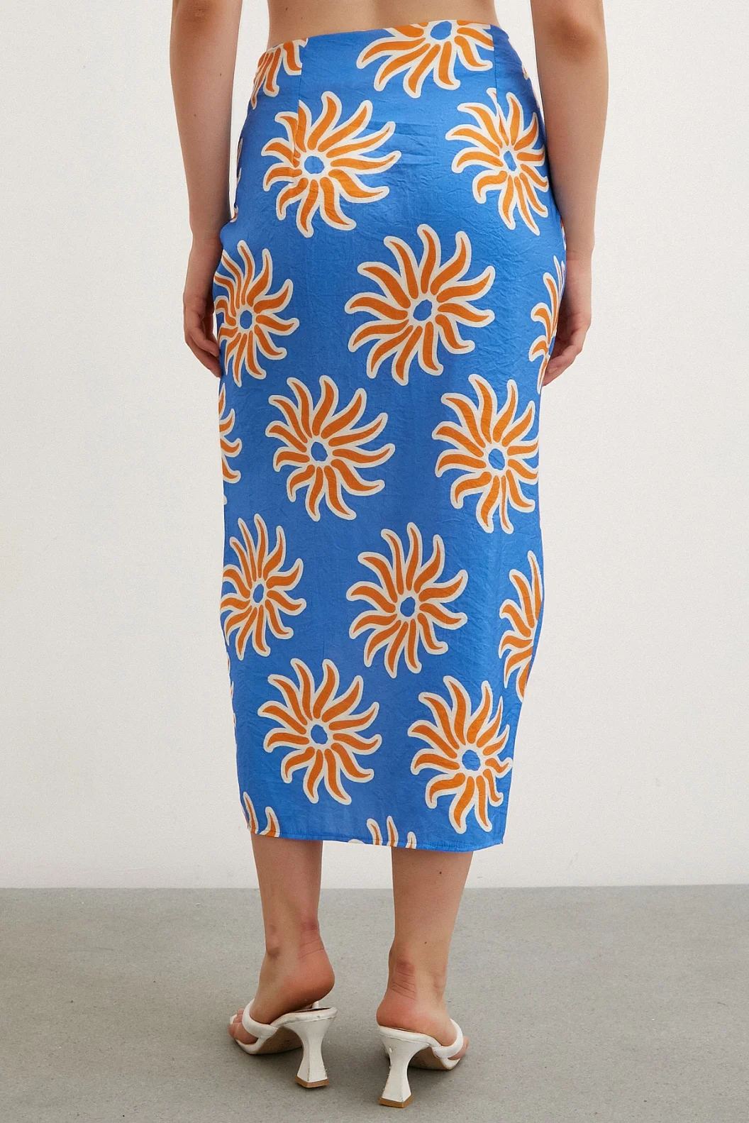 تنورة بتصميم مزين بالكشاكش اللون الأزرق