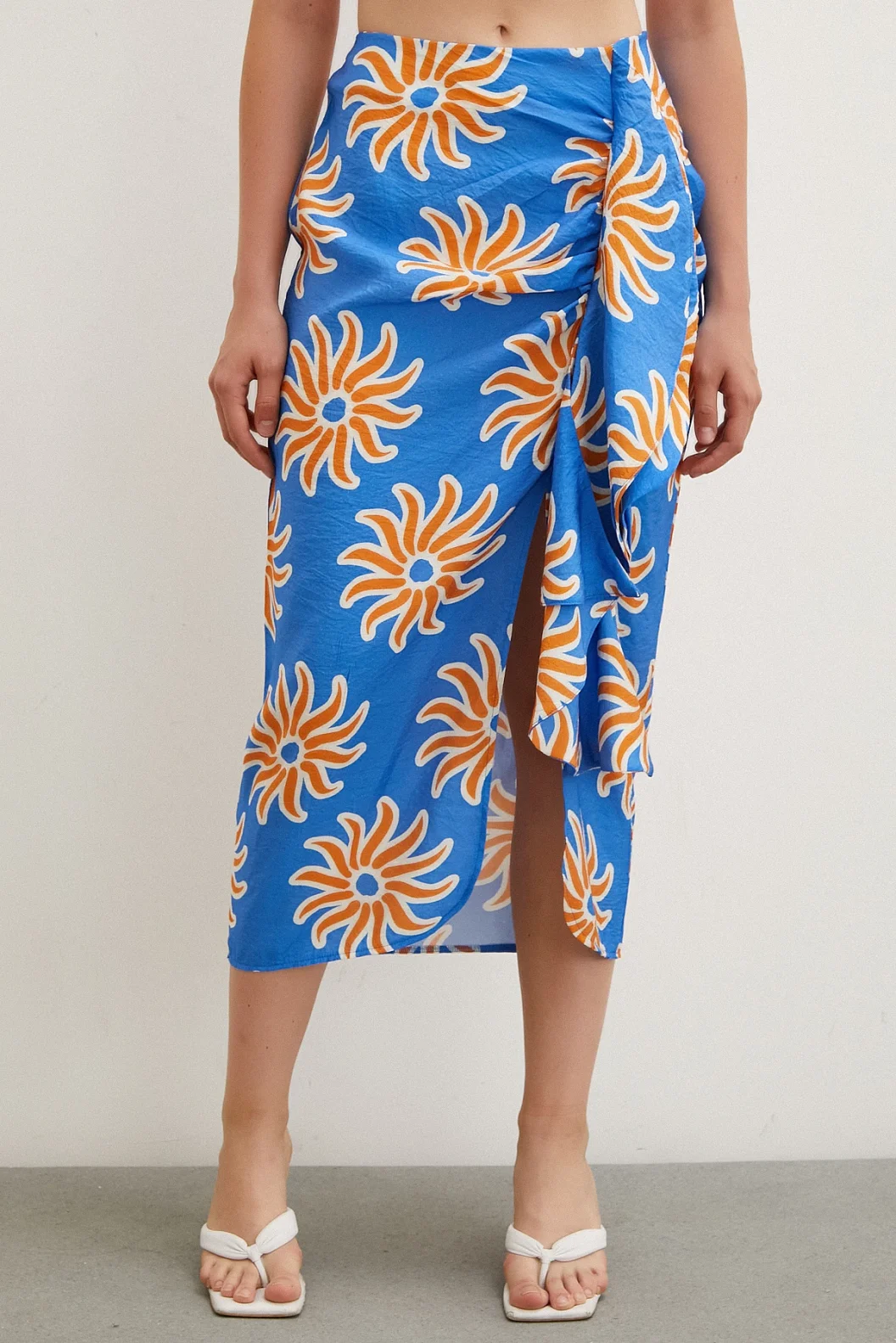 تنورة بتصميم مزين بالكشاكش اللون الأزرق