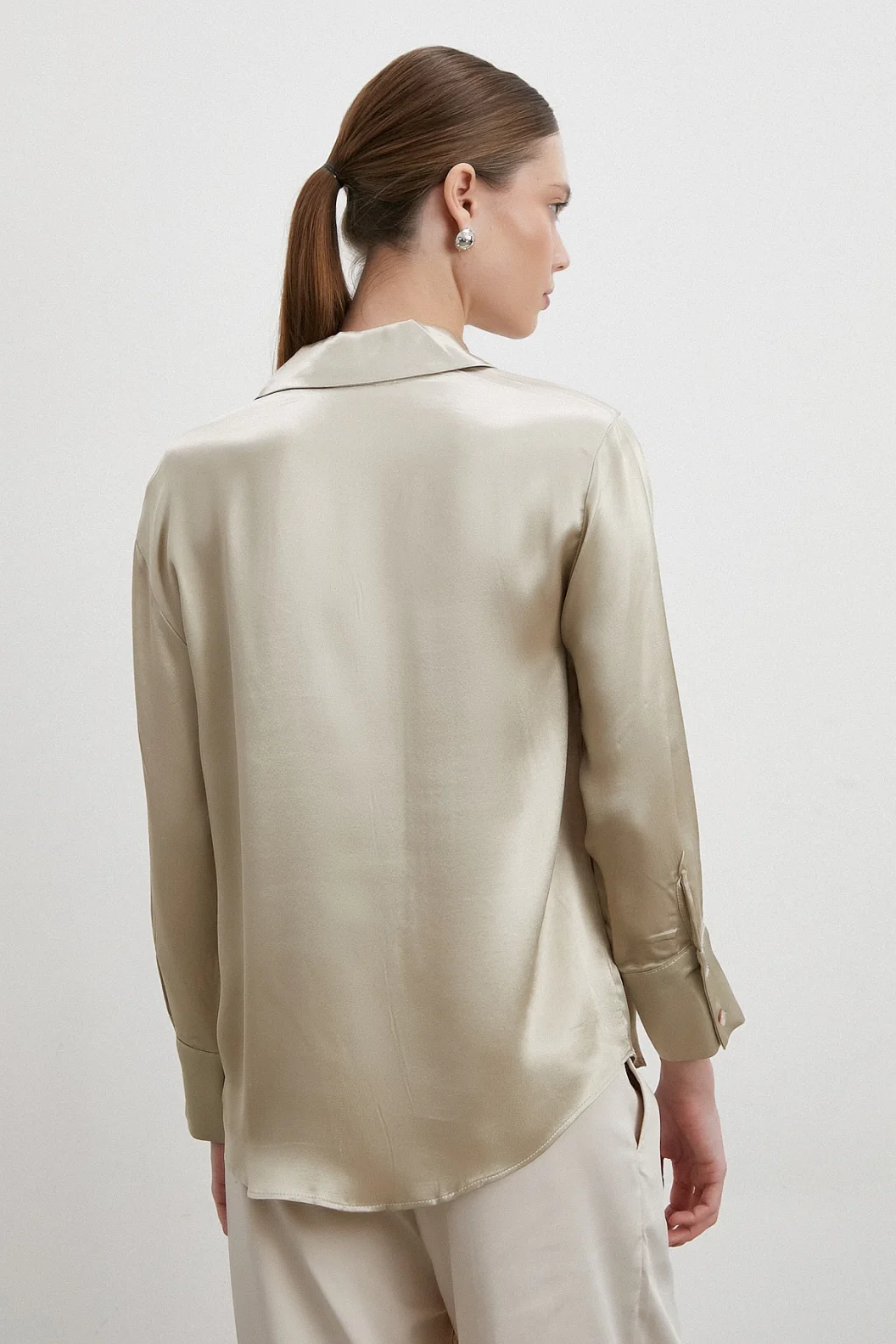 Glänzendes Basic Satinhemd Beige