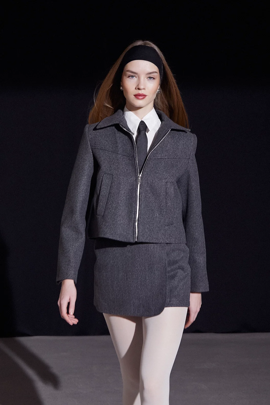 تنورة كاش مفصلة أمامية