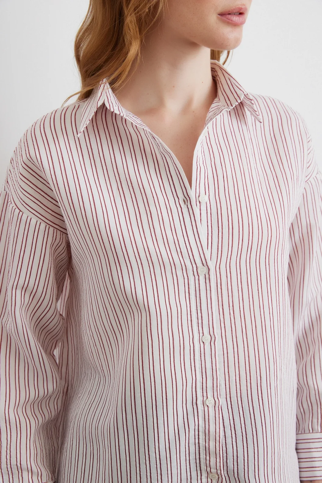 Symmetrisches gestreiftes Shirt Bordeaux