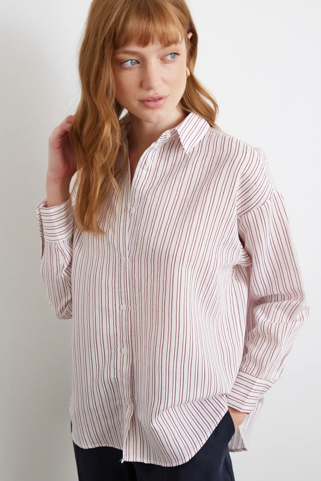 Symmetrisches gestreiftes Shirt Bordeaux