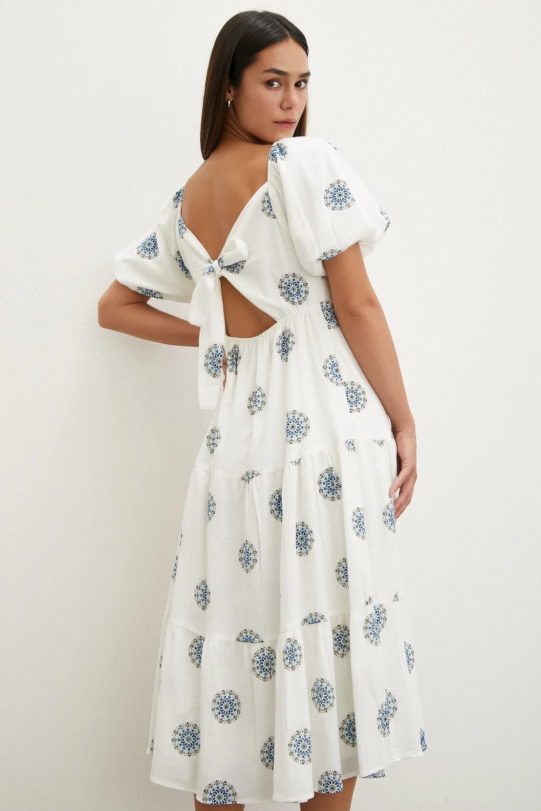 فستان كتان بأزرار على الظهر بلون أزرق