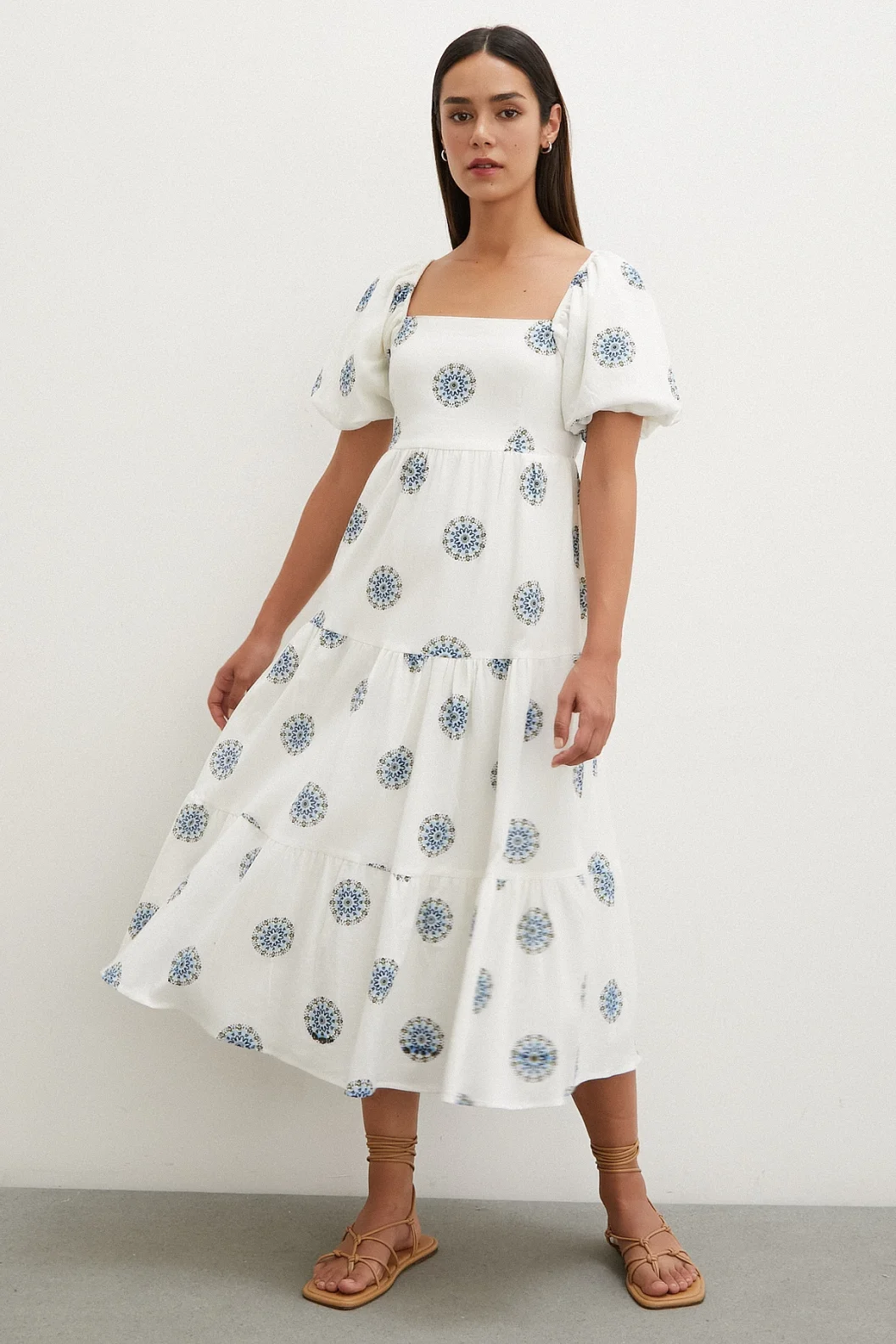 فستان كتان بأزرار على الظهر بلون أزرق