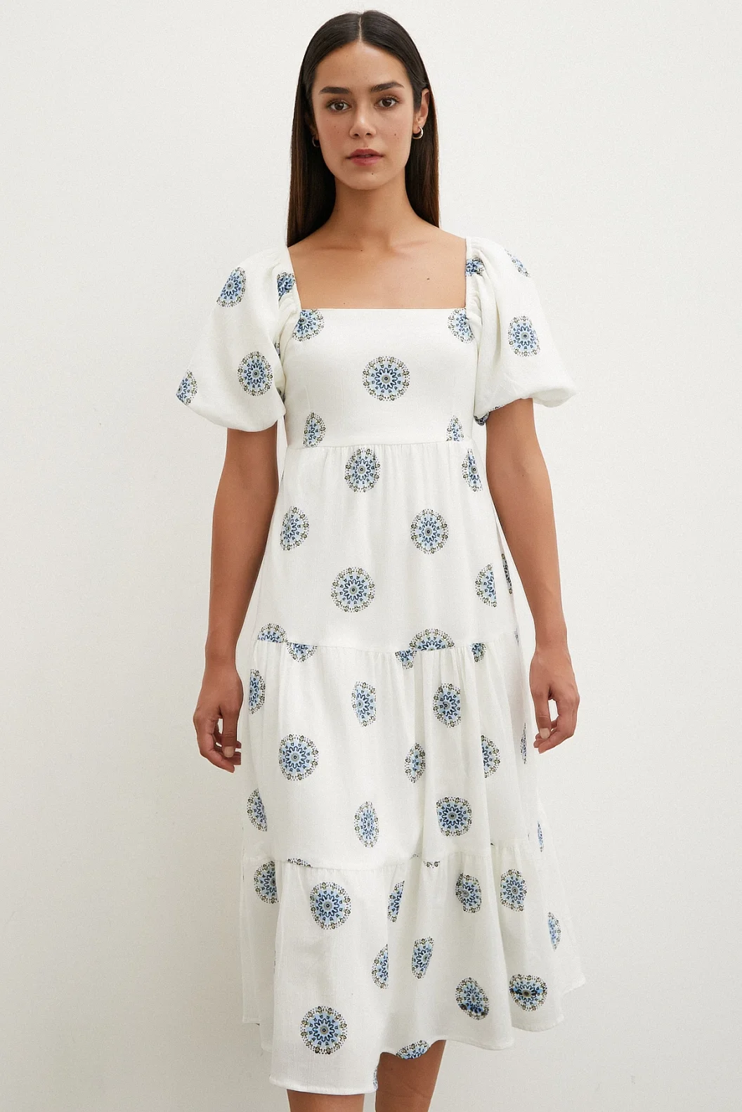 فستان كتان بأزرار على الظهر بلون أزرق