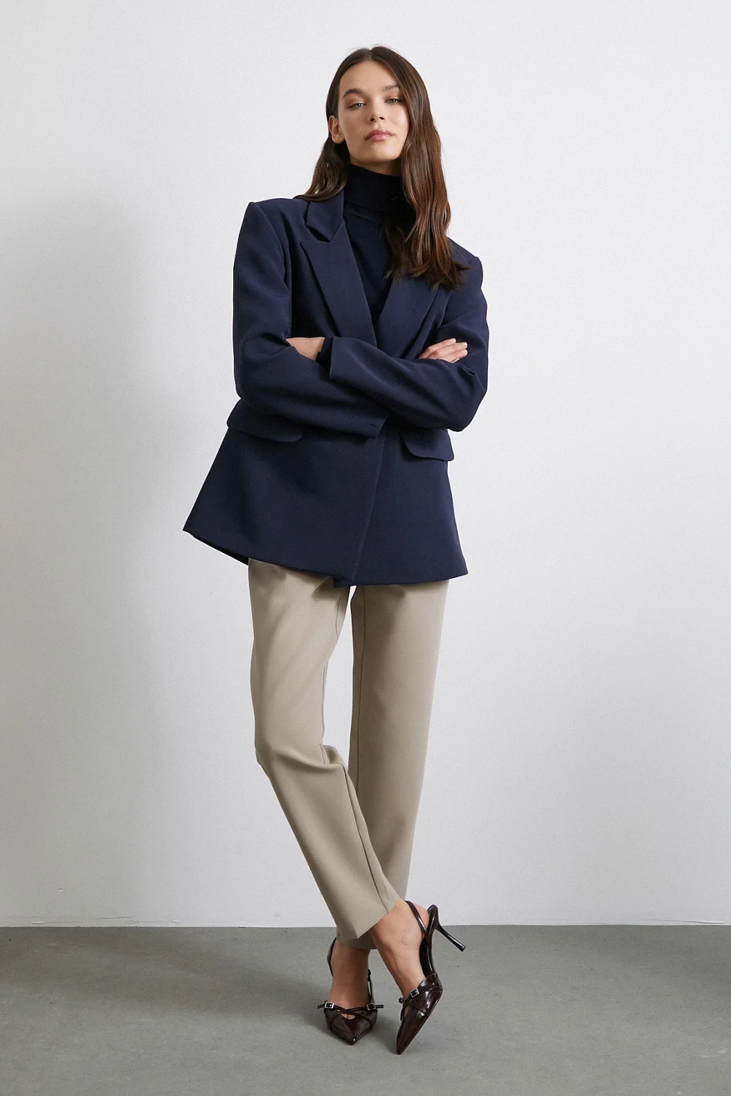 بنطلون قماش نحيل بني