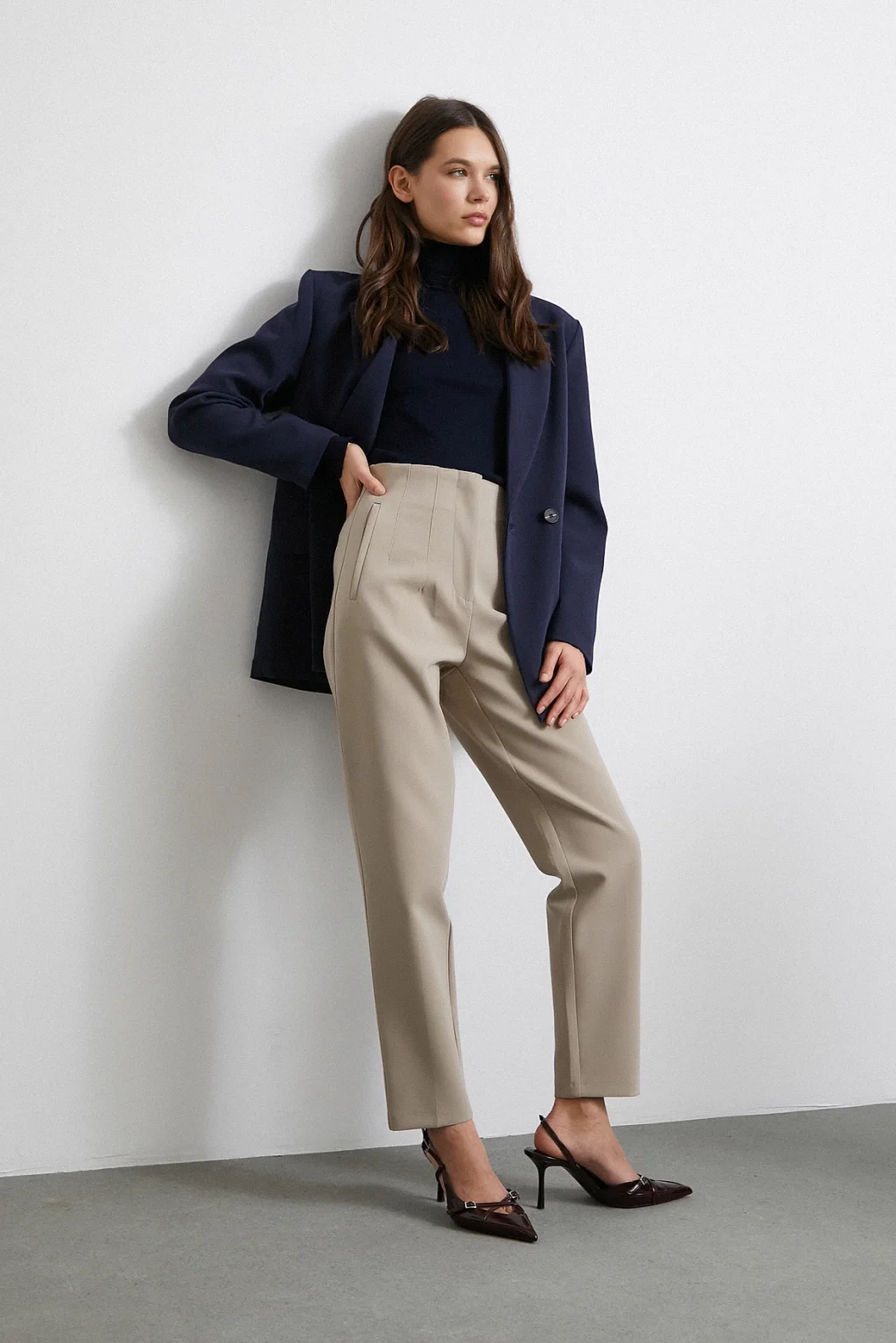 بنطلون قماش نحيل بني