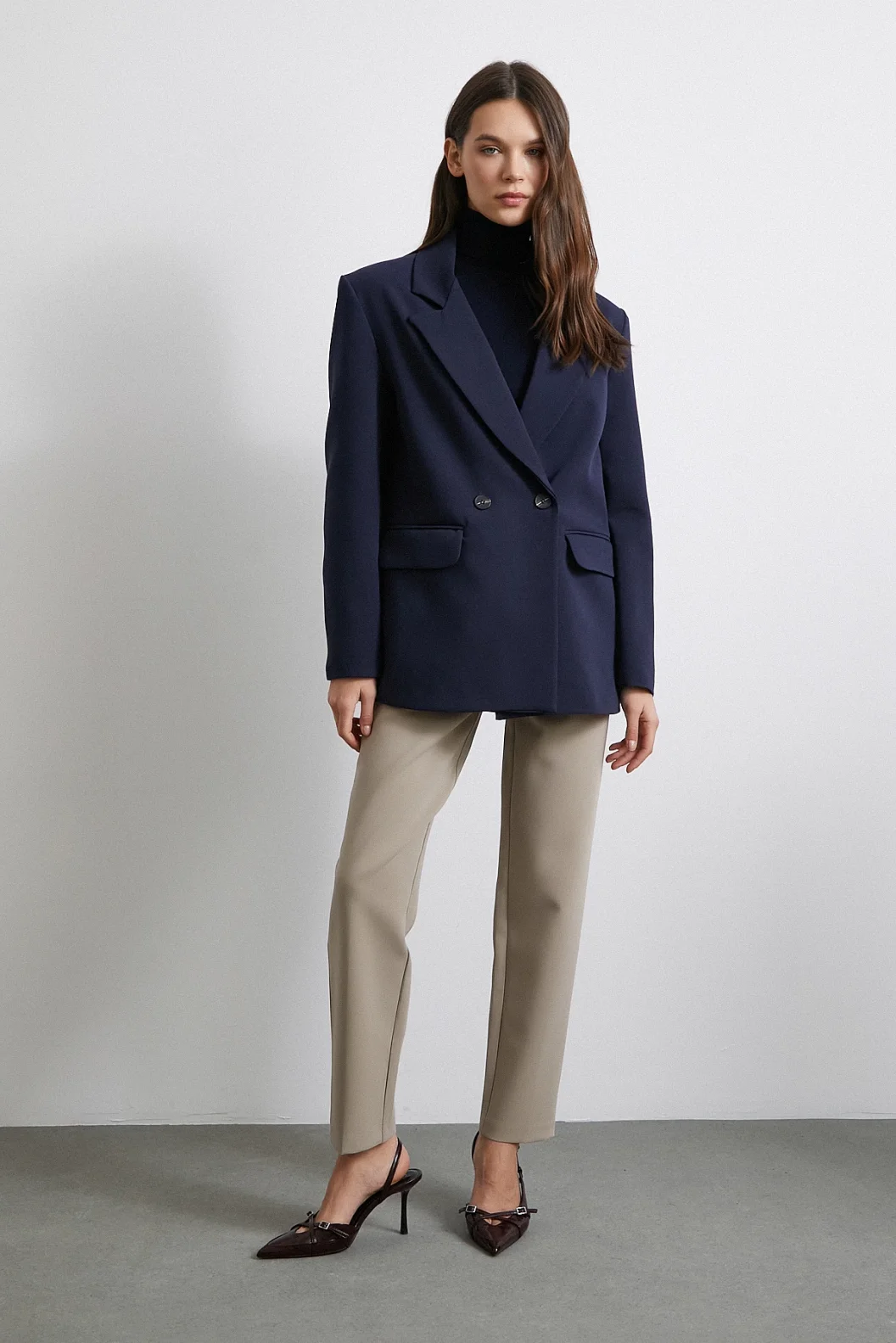 بنطلون قماش نحيل بني