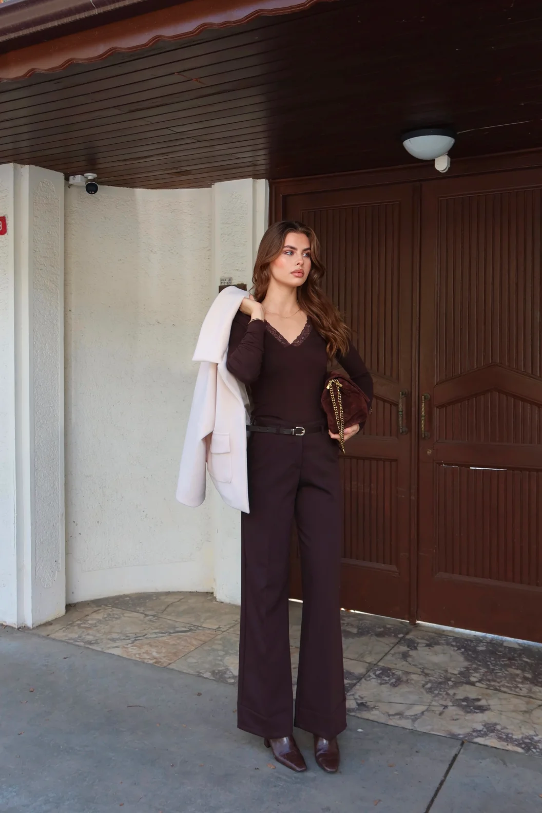 Yakası Dantelli Bluz Kahve