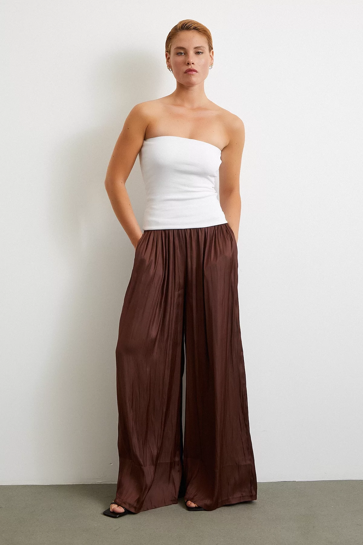 Beli Lastikli Geniş Paça Büzgülü Pantolon Kahve