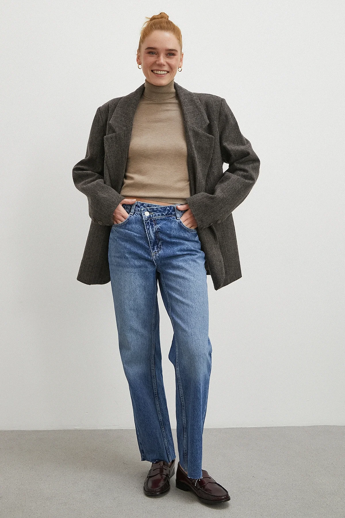 Çapraz Fermuarlı Kesik Paça Düğmeli Jean Lacivert