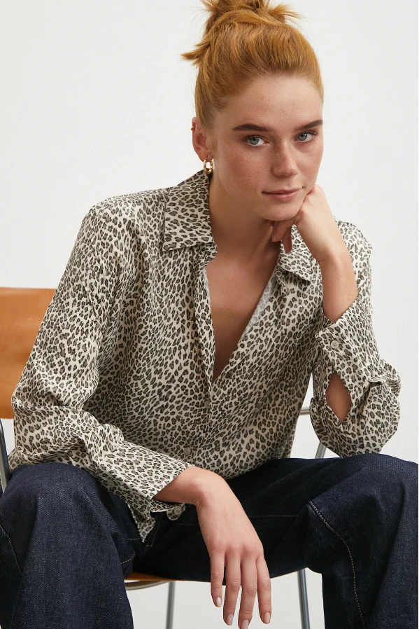 Leopar Desenli Viskon Saten Gömlek Krem