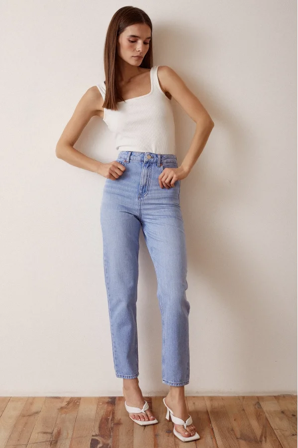 Enge Jeans Blaue enge Jeans mit schmalem Beinschnitt