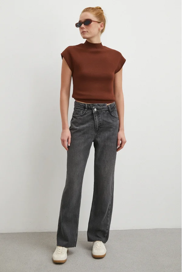 Çapraz Fermuarlı Kesik Paça Düğmeli Jean Siyah