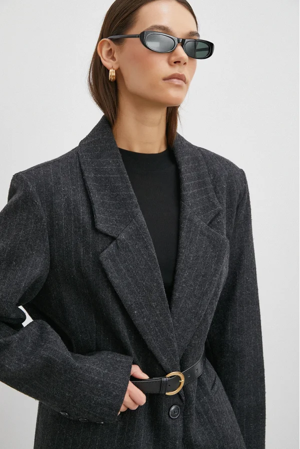 Çizgi Detaylı Kemerli Kaşe Ceket Siyah