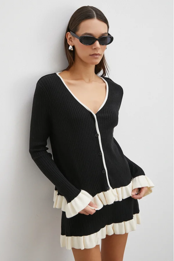 Düğmeli Eteği Fırfırlı Etekli Triko Takım Siyah