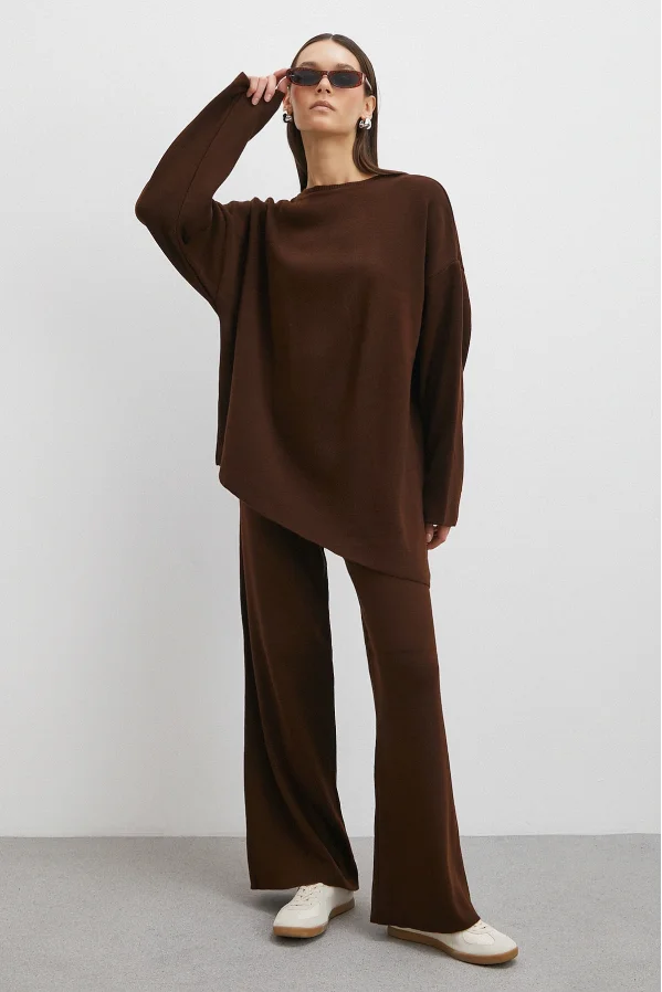 Eteği Çapraz Pantolonlu Bisiklet Yaka Takım Kahve