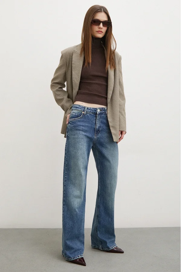 Hohe Taille Röhrenjeans mit fünf Taschen in Marineblau