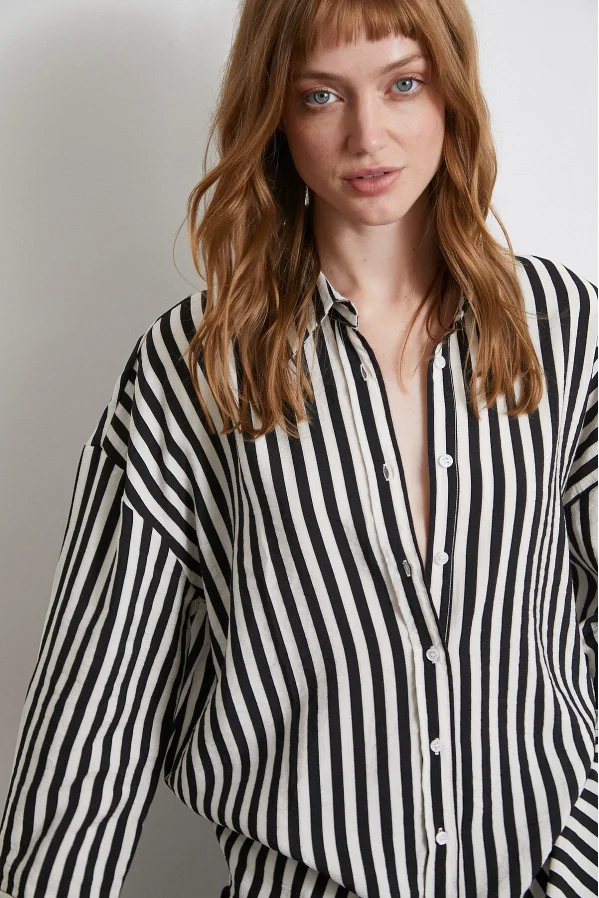 Gestreiftes T-Shirt Schwarz