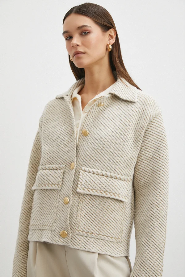 Polo Yaka Cepli Gold Düğmeli Ceket Krem