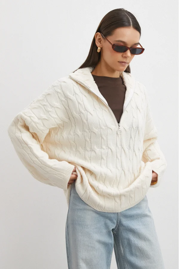 Saç Örgülü Yarım Fermuarlı Kazak Ekru