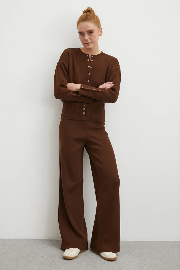 Çıtçıtlı Pantolonlu Triko Takım Kahve